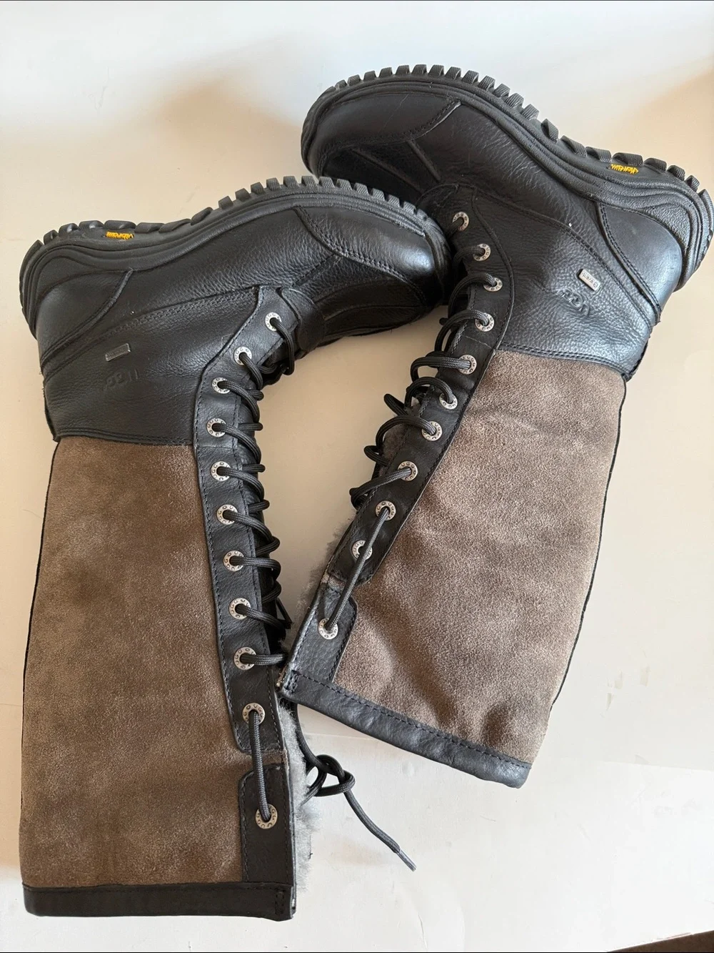 UGG Womens Adirondack Winter Sheepskin Combat Lace-up Tall Boots size 8